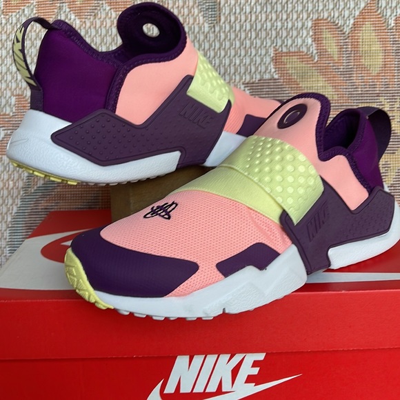 NIKE WMNS HUARACHE EXTREME 
PINK TINT / CITRON TINT
Sneakers 
AV8239 600 - Picture 9 of 16